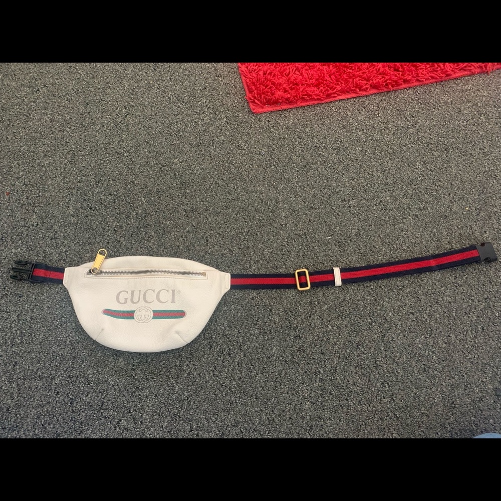 Gucci fanny pack / belt bag